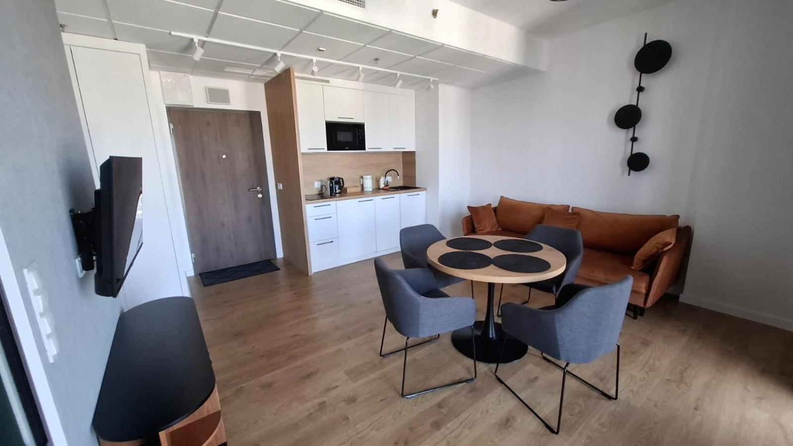 Apartamenty Wola Tower Warsawa Bagian luar foto